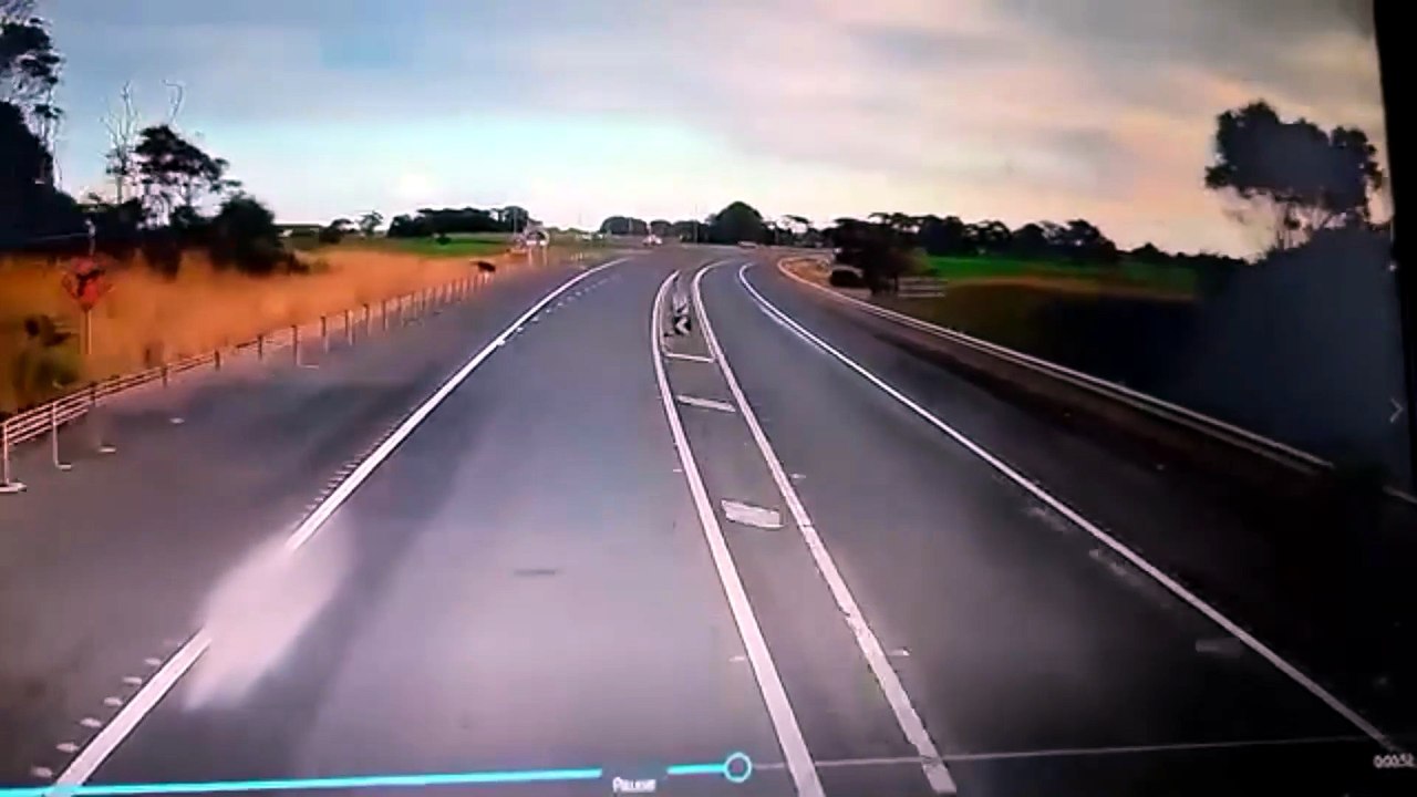 Dashcam footage captures 'reckless' overtaking attempt