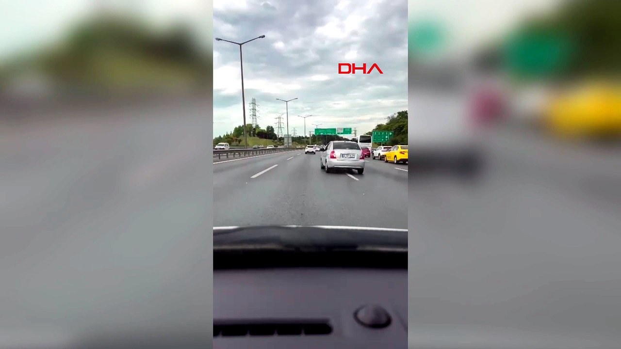 Trafikte Kadın Sürücüye Şok Saldırı! Telefonuna Vurdu, 180 Bin Lira Ceza Yedi