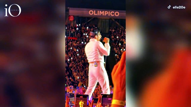 Achille Lauro conquista lo Stadio Olimpico: la notte dei 60mila e l'abbraccio con Antonello Venditti