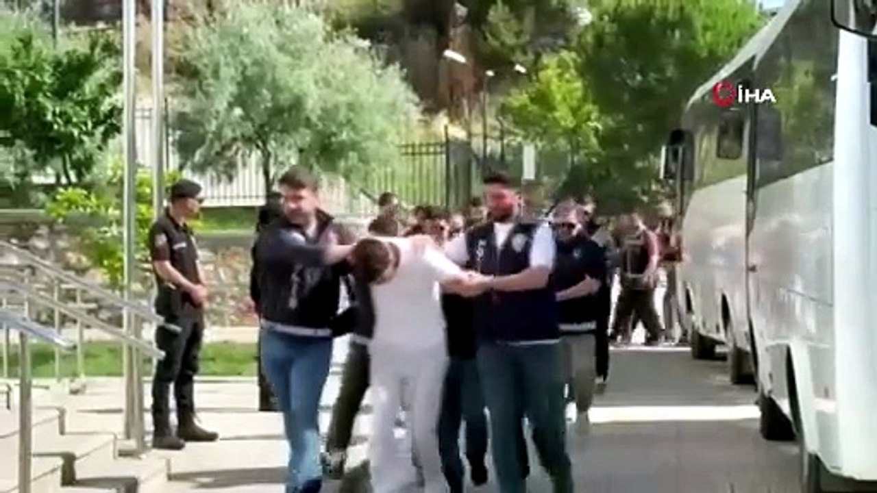 Helikopter ve özel harekat destekli baskın sonrası 29 şüpheli adliyeye getirildi