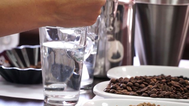 ¿Qué diferencia hay entre un café natural y uno torrefacto?