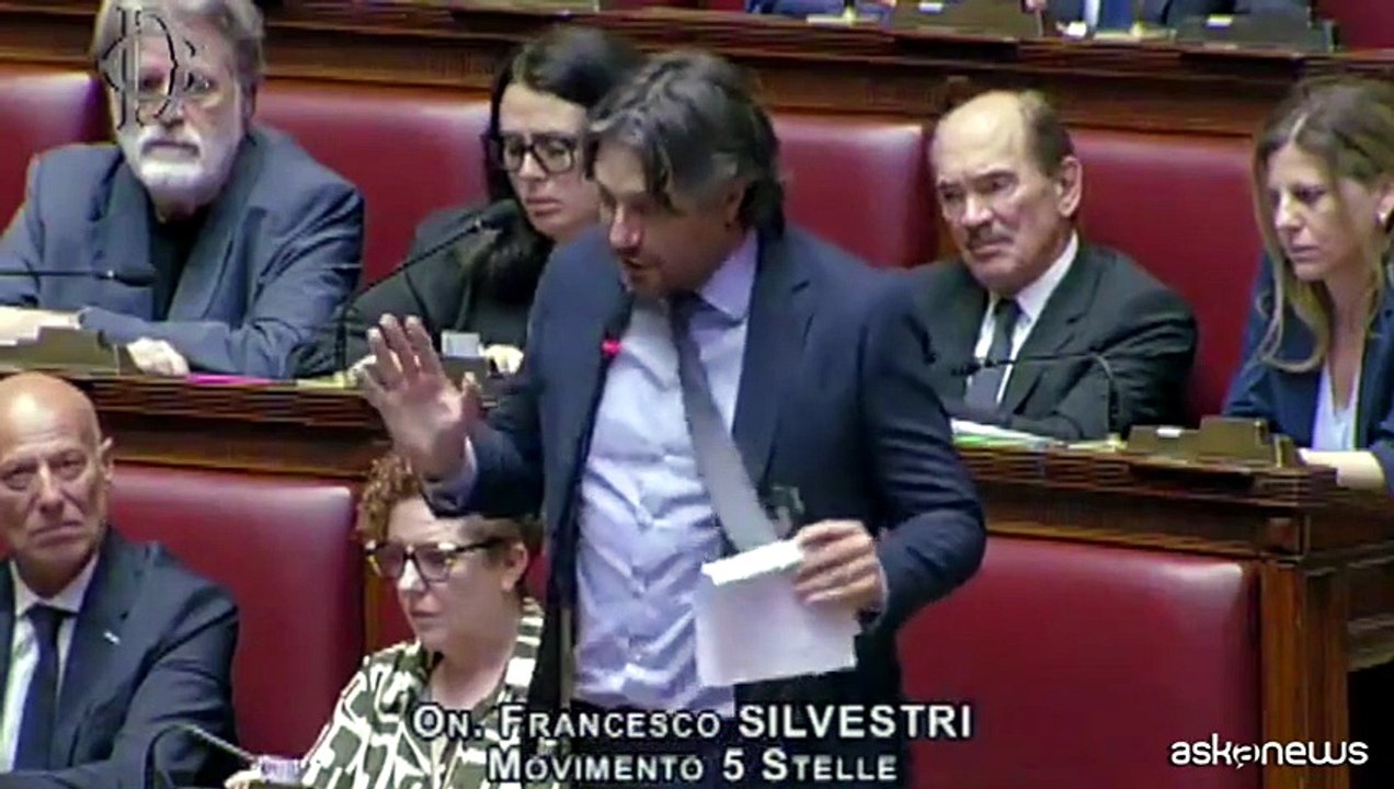 L'intervento di Silvestri (M5S) su Meloni e le "ginocchiere"