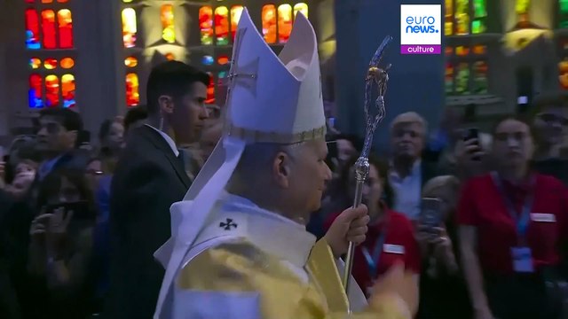 VÍDEO: Así fue la espectacular inauguración de la torre de la Sagrada Familia con 120.000 asistentes