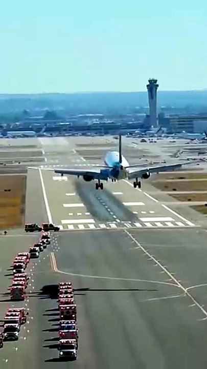 “Breaking News Aerial Footage   Violent Daytime Emergency Landing” #BreakingNews #EmergencyLanding #AirportCrisis #AviationReality #LiveFootage