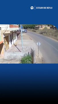 Motociclista morre ao bater de frente com caminhão de lixo