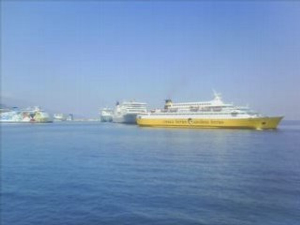 Arriver et depart du Corsica Victoria