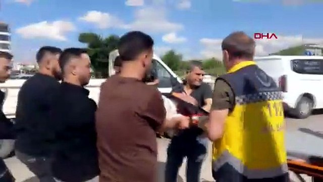 Otomobille, çarpışan motosikletin sürücüsü yaralandı; kaza anı kamerada