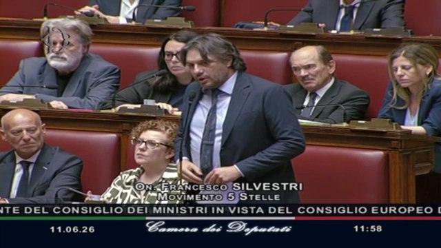 Giorgia Meloni se la prende con un deputato che l'ha accusata di essere sottomessa nei confronti di Trump e Netanyahu