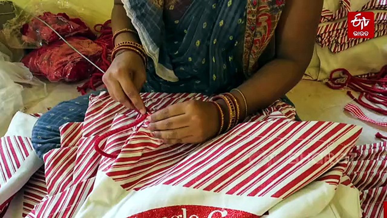 ଦିନେ ରୋଜଗାର ଥିଲା ୧୦ ଟଙ୍କା, ଆଜି ମାସକୁ ଦଶ ହଜାର..ସଶକ୍ତୀକରଣର ବାର୍ତ୍ତା ବାଣ୍ଟିଲେ ଆଦିବାସୀ ମହିଳା