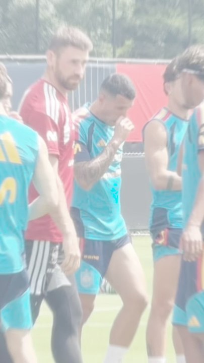 Rodri se escapa del pasillo... ¡Y se libra de Unai Simón!