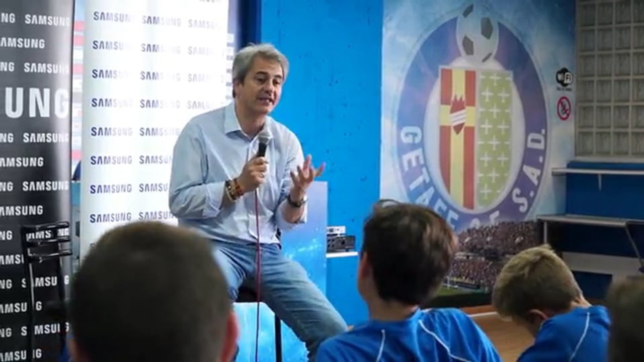 Manolo Lama recibe a los chicos de Copa Samsung en el Coliseum