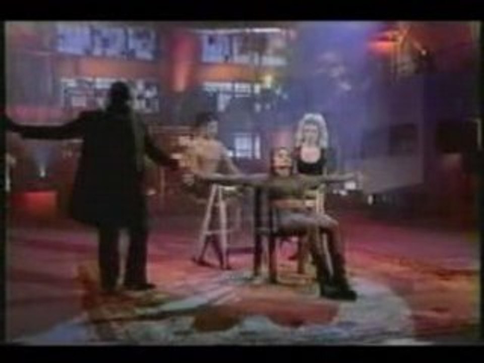 une femme au bras d acier [secret de magie]