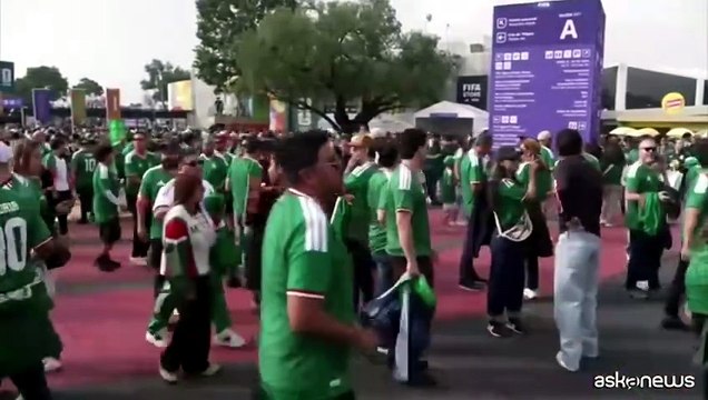 Tutto pronto per il via ai Mondiali, i tifosi affollano l'Azteca