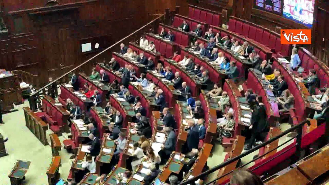 Bagarre in Aula alla Camera durante intervento di Bignami (FdI), Ricciardi (M5S) si alza in piedi