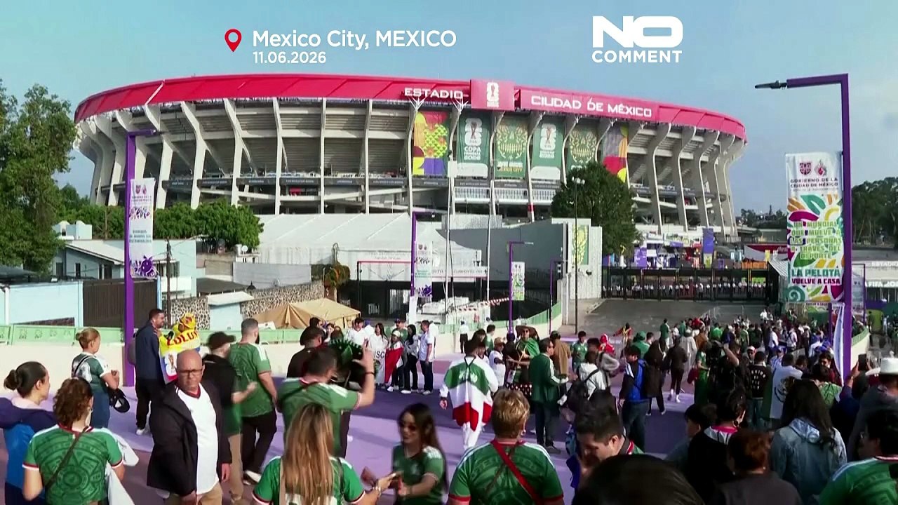 الجماهير تتوافد إلى ملعب مكسيكو سيتي قبل انطلاق كأس العالم