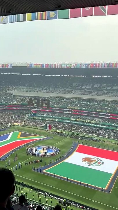 DIRETAMENTE DO MÉXICO: Torcida do México mostra todo o amor pelo futebol e pela seleção antes do pontapé inicial da Copa do Mundo; veja 2