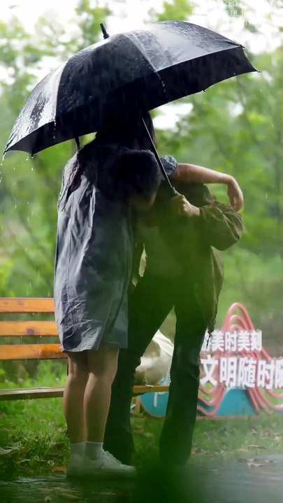 Poor Girl Escapes Arranged Marriage, Marries A Beggar—He's The City's Most Powerful Man!