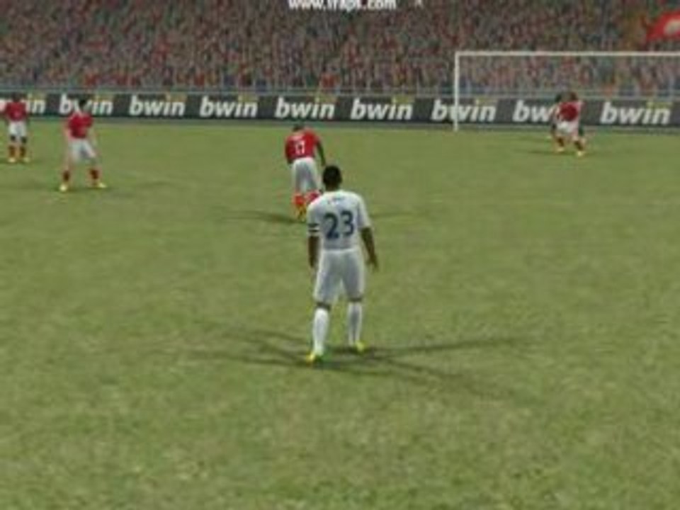 Joli but de Darren Bent en réseau