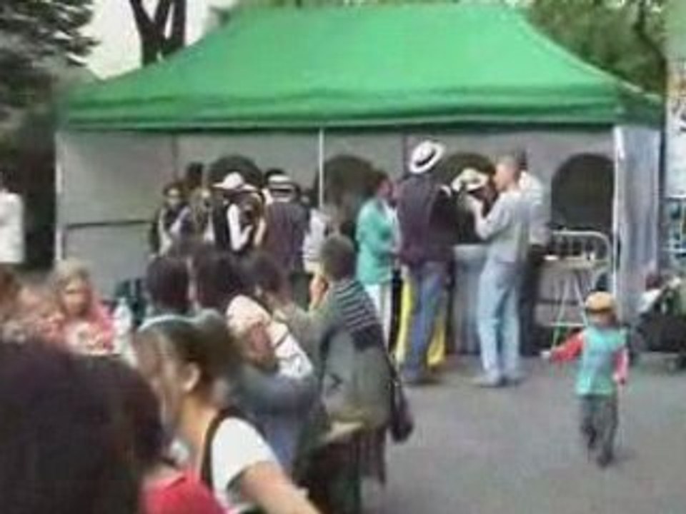 Pause Musicale MQ Champs-Elysées Part 1