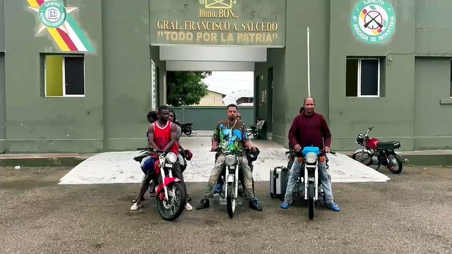 Ejército detiene dos dominicanos cuando transportaban a 10 haitianos indocumentados en motocicletas en Loma de Cabrera