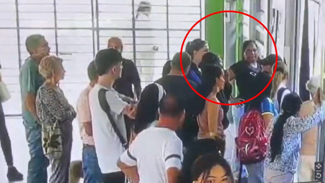 Mujer casi provoca una tragedia tras empujar a una guarda de seguridad en estación del MIO