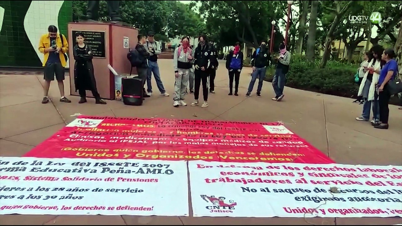 Maestros de la Asamblea Magisterial de Jalisco toman casetas en apoyo a la CNTE