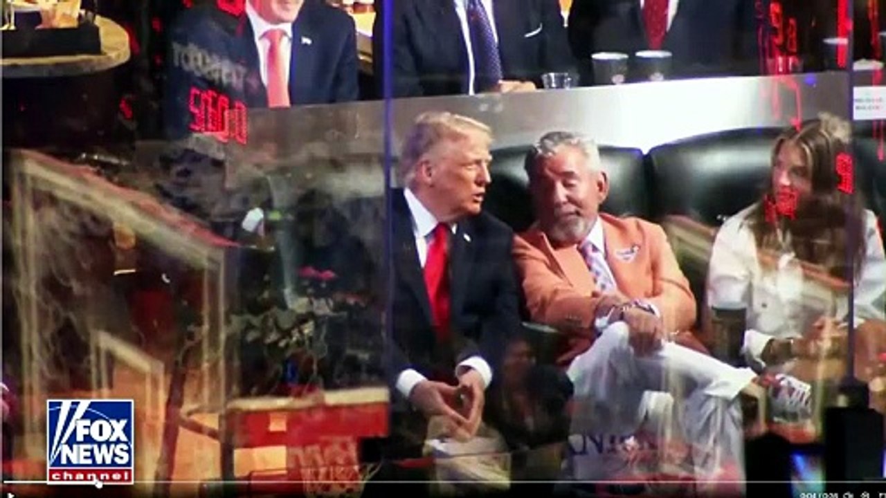Trump Walks Into NY Knicks Madison Square Garden... And They Lose Their Minds