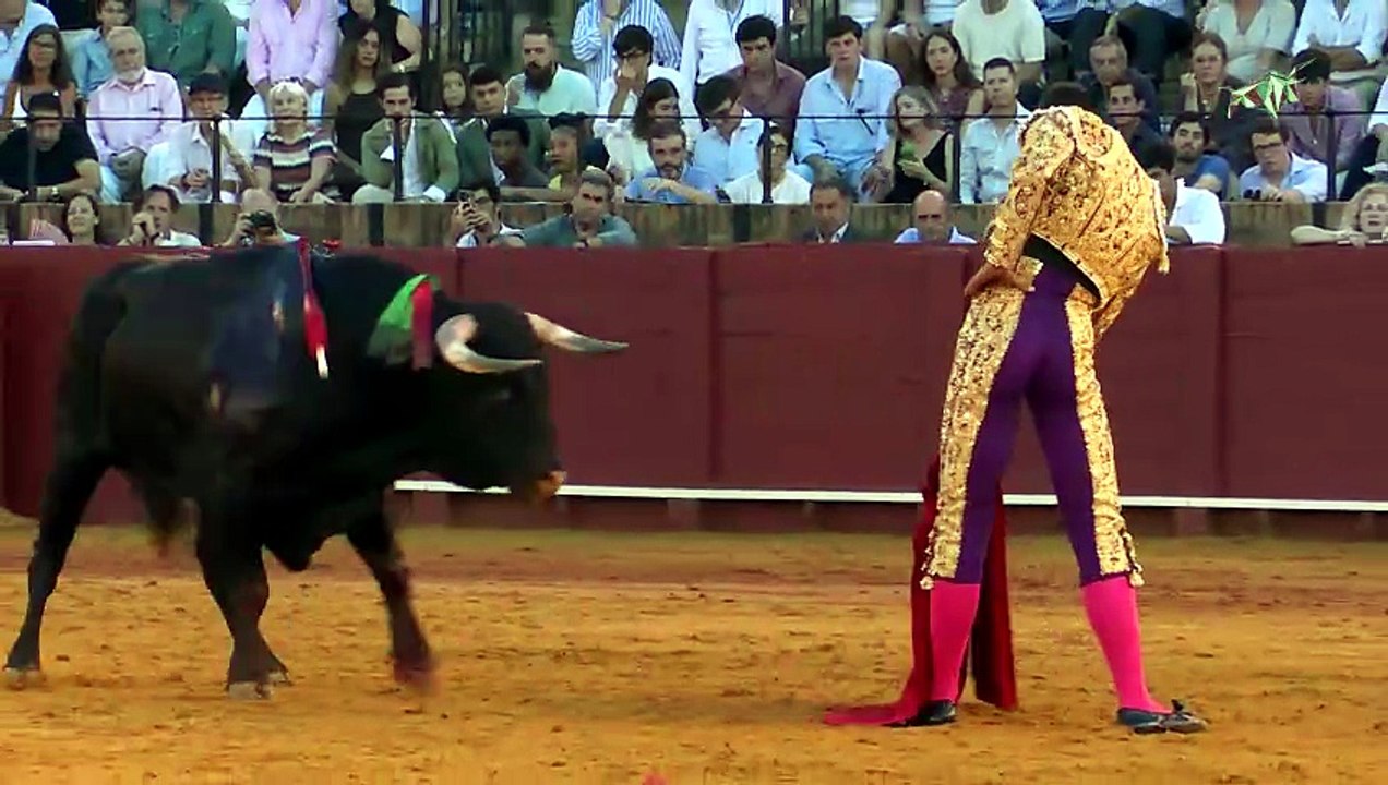 Nacho Torrejón pasea una oreja en la novillada nocturna de La Maestranza