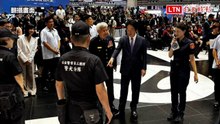 保三警犬換新裝依功勳上星 賴清德大讚三星緝毒犬「可樂」