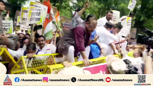 മീനാക്ഷി നടരാജന്റെ പത്രിക തള്ളിയതിൽ പ്രതിഷേധവുമായി കോൺ​ഗ്രസ് എംപിമാരും എംഎൽഎമാരും