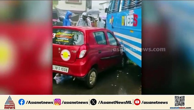 കോഴിക്കോട് സ്വകാര്യ ബസുകൾ കൂട്ടിയിടിച്ച് അപകടം; നിരവധി പേർക്ക് പരിക്കേറ്റു