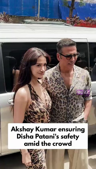 A classy move from Akshay Kumar, making sure Disha Patani got through the crowd safely