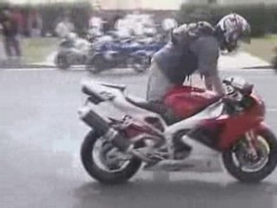Street Bikes - Nice stoppies and wheelies
