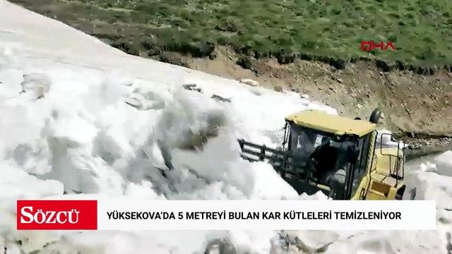 Yüksekova'da 5 metreyi bulan kar kütleleri temizleniyor