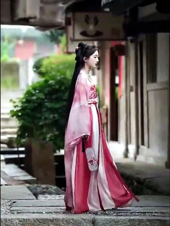 Ethereal Chinese Hanfu Outfit with Wide Sleeves and Elegant Design