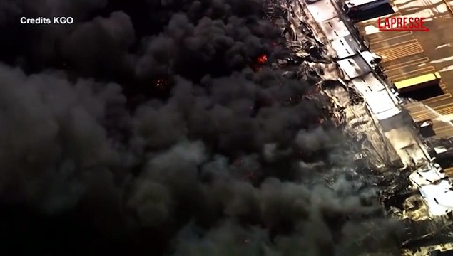 California, incendio in un magazzino di attrezzature mediche: evacuata la zona