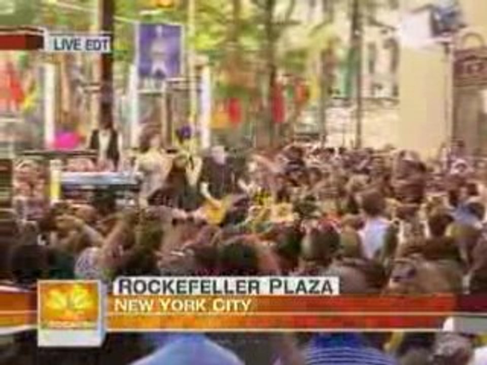 Rihanna Dont Stop Da Music @ Today Show