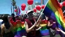 Tel Aviv, primo Pride dal 7 ottobre: gli israeliani tornano in piazza