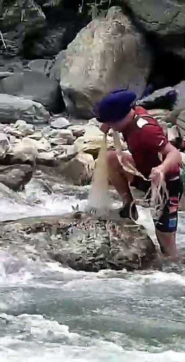 cast net fishing in Nepal |