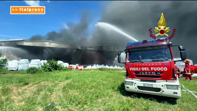 Incendio nello stabilimento Versalis di Mantova, nessun ferito