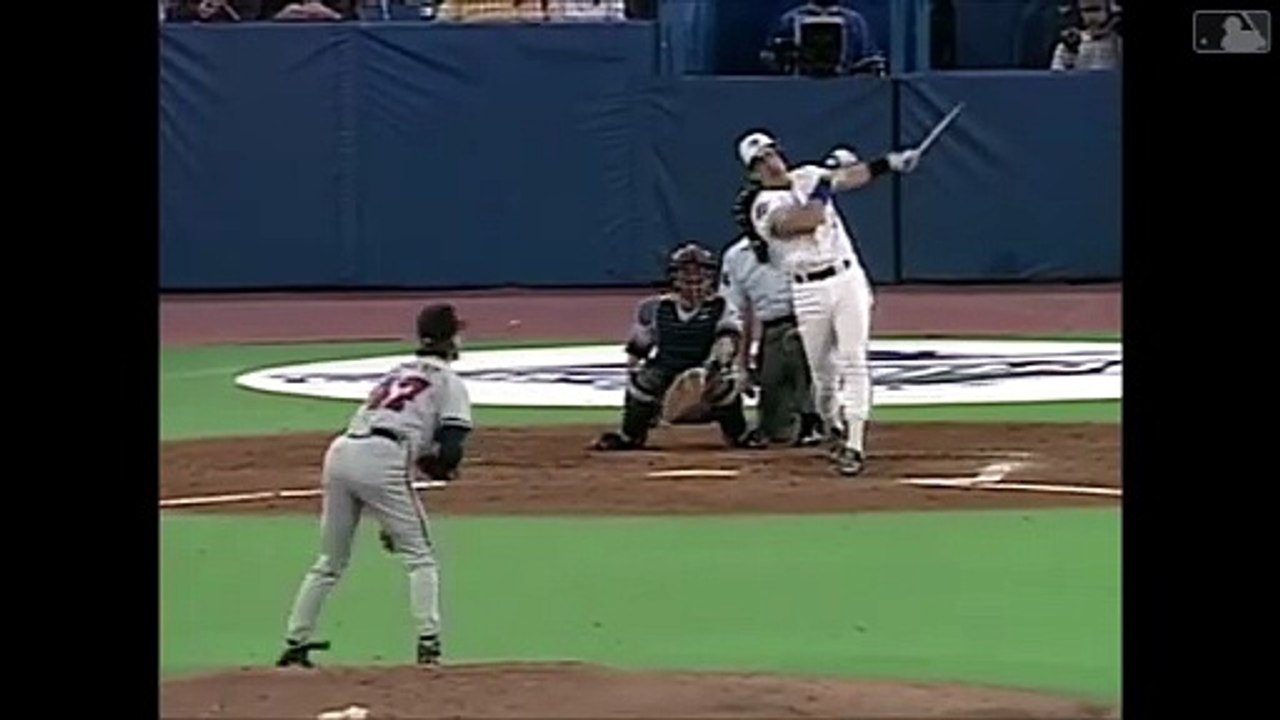 Pat Borders (TOR) hits a solo home run off Tom Glavine (1992 World Series Game 4)