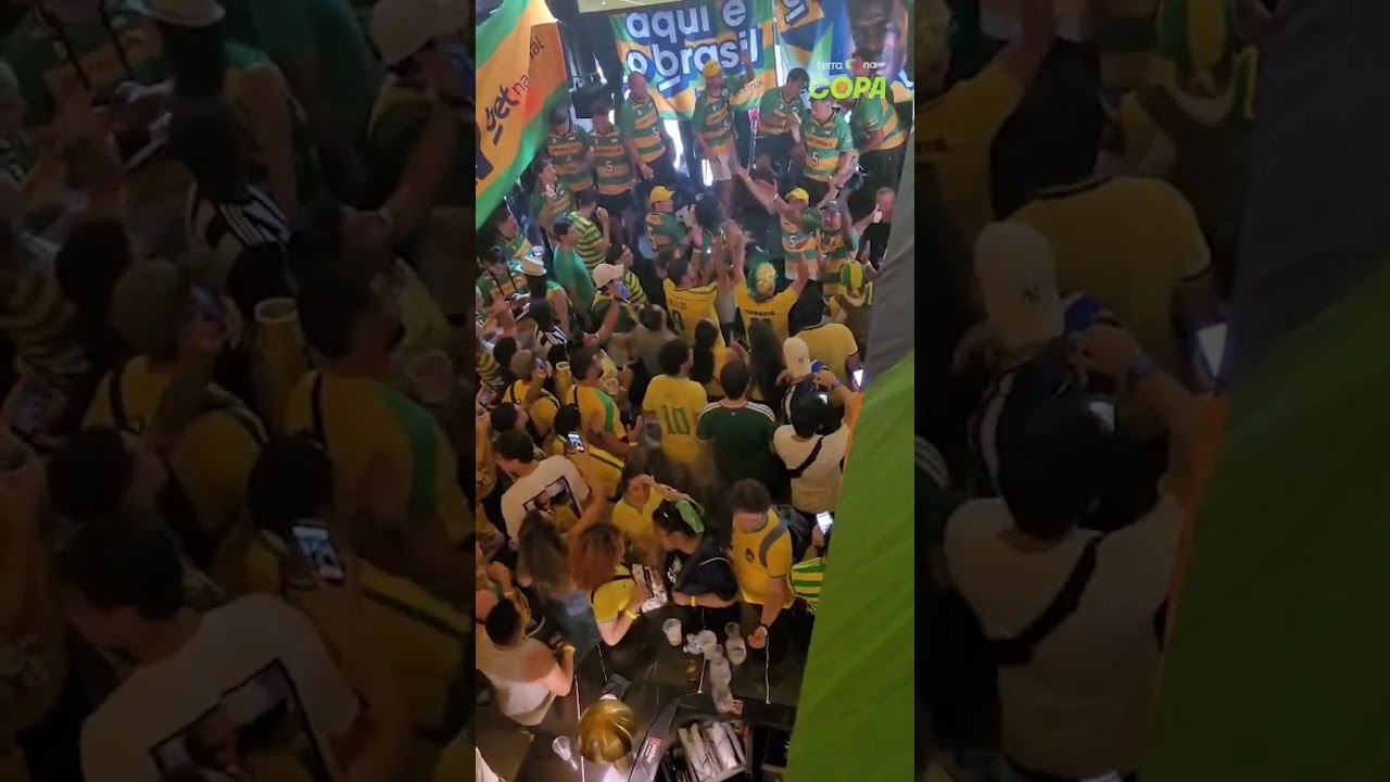 Caio Ribeiro cai na farra com torcida brasileira durante esquenta para jogo da Seleção #shorts