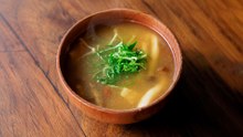 Easy Japanese Mushroom Miso Soup 🍄