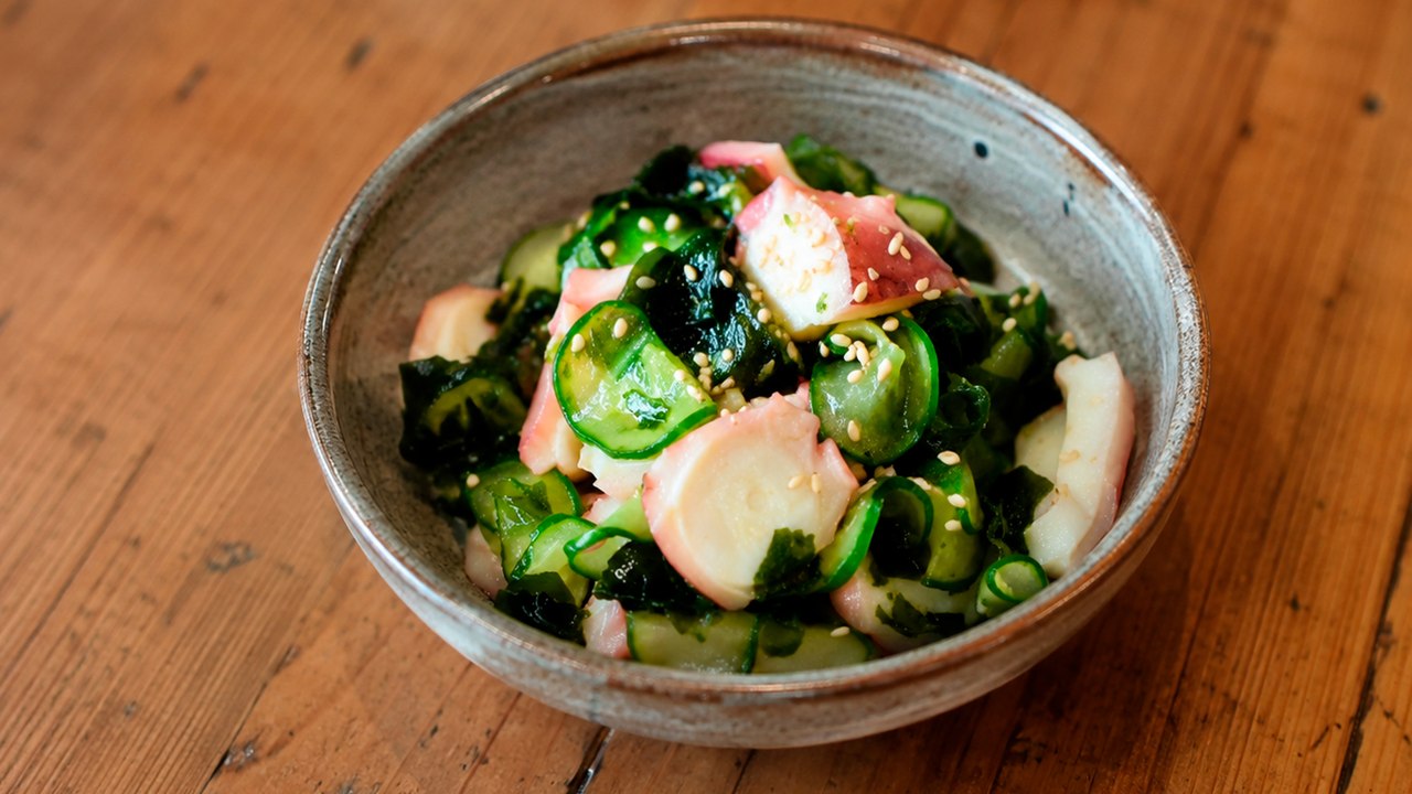 How Does Yamitsuki Cabbage Get So Addictive? 🥬