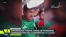 Difundieron más videos de aficionados cubriéndose de la lluvia con lonas de personas desaparecidas
