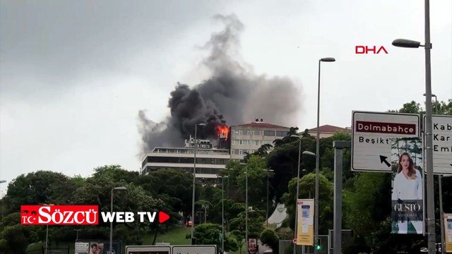 Beyoğlu'nda 5 katlı binanın çatı katında yangın