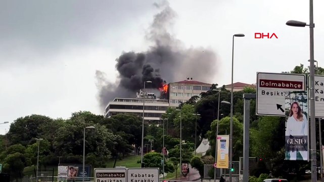 Beyoğlu’nda 5 katlı binanın çatı katında yangın! Ekipler sevk edildi