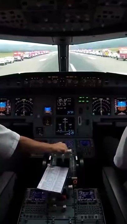 “Daytime Cockpit Emergency Landings   Violent Shaking & Full Airport Lockdown” #CockpitView #DaytimeLanding #EmergencyResponse #PlaneShake #AirportChaos