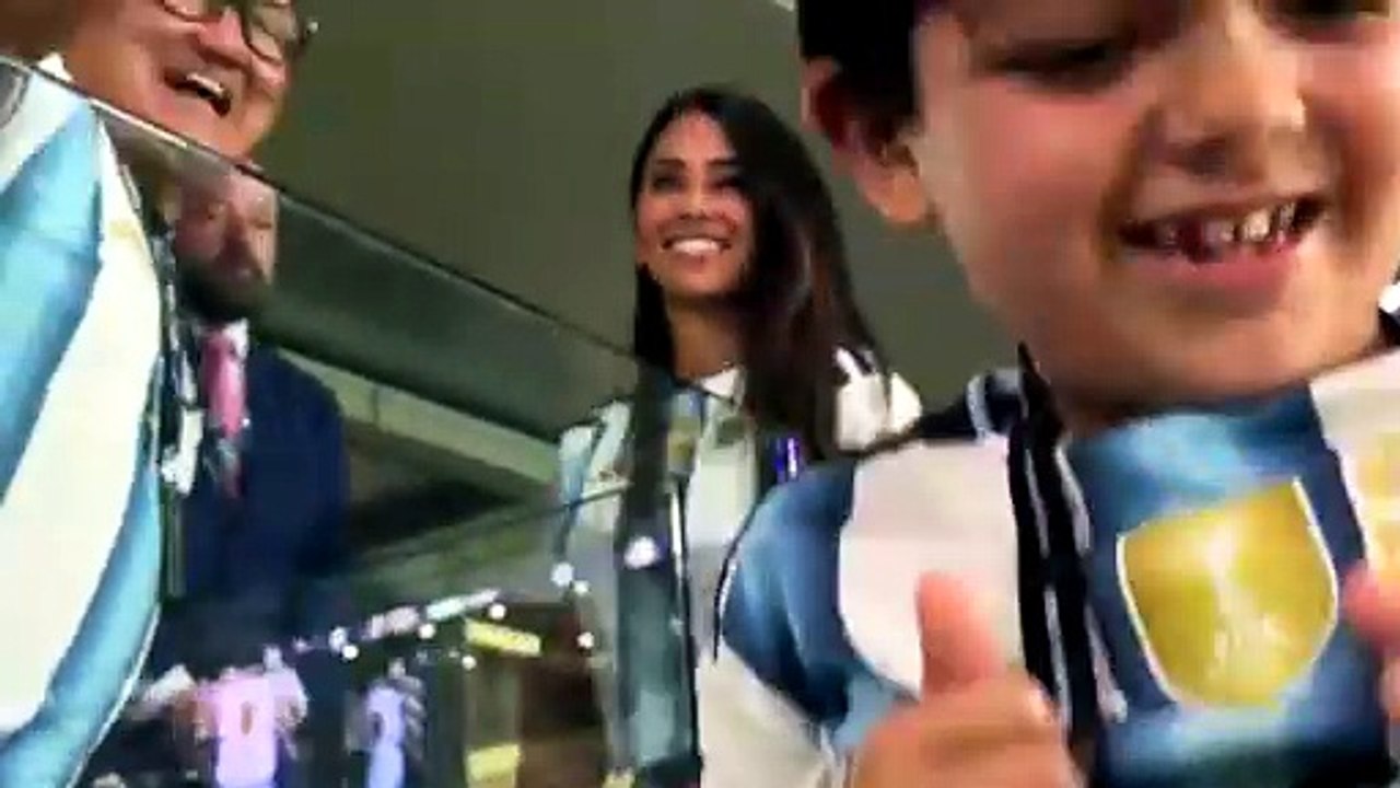 Fans Go Crazy as Antonela Roccuzzo Takes Selfies in the Stands After Argentina Beat Jordan