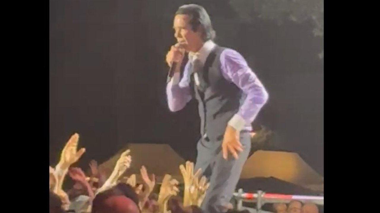 Le campane, il vangelo e il punk: Nick Cave incanta i fan